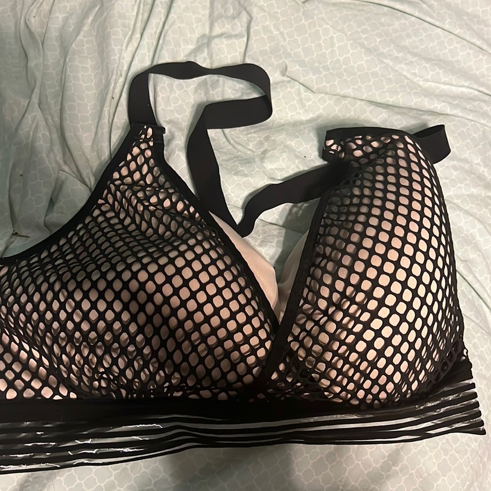 Victoria Secret Sports Bra 36D